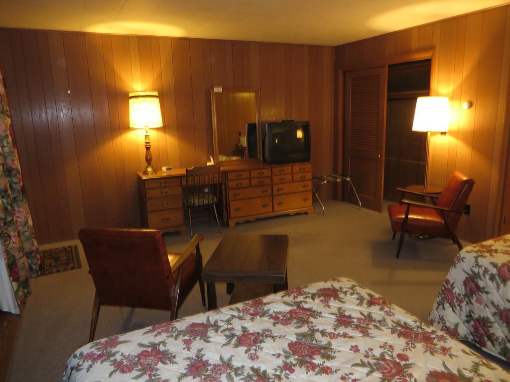 Travelers Inn Motel Игл-Ривер Номер фото